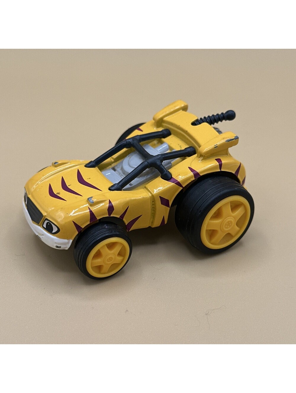 2016 VIACOM BLAZE AND THE MONSTER TOY YELLOW 3 1/4" DIECAST CAR W/ TIGER STRIPES
